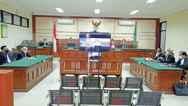Camat Duduksampeyan Nonaktif Mulai Diadili, Minta Pengalihan Status Tahanan