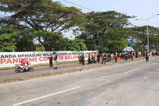 Surabaya-Madura Diperketat, Kendaraan Bebas Covid Ditempeli Stiker