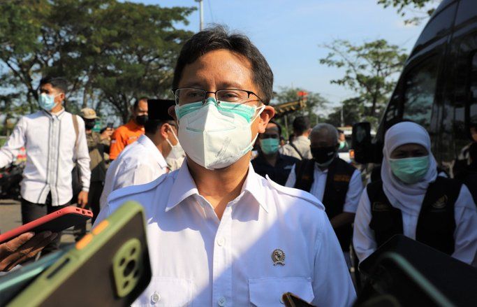 Tinjau Langsung Penyekatan dan Tes Rapid Antigen di Suramadu, Menkes: Pakai Masker Itu Nomor Satu!
