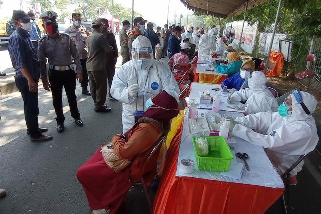 Maksimalkan Testing di Penyekatan Kaki Suramadu Sisi Surabaya, 500 Personel Nakes Dikerahkan