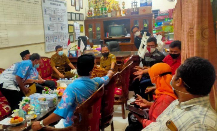 Lebih Dekat dengan Warga, Camat di Surabaya Mulai Ngantor dan Buka Layanan di Balai RW
