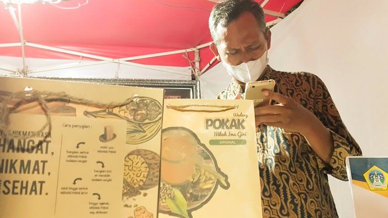 <em>Wedang</em> Pokak Mbah Ima Giri, Berkah dari Haji