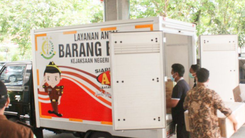 Mobil Barang Bukti Kejari Gresik Bantu Pendistribusian Barang Medis Covid-19