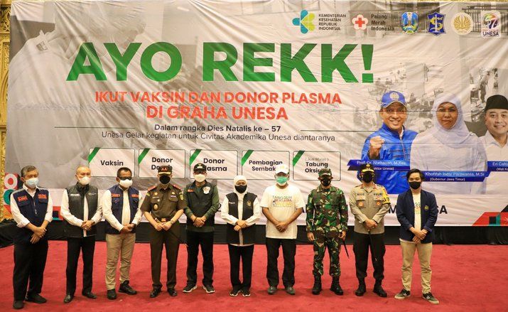 Dies Natalis ke-57, Unesa Gelar Vaksinasi Massal dan Bagi Sembako