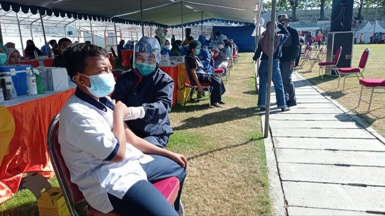 Pelajar SMP di Surabaya Mulai Menerima Vaksin Sinovac Dosis Kedua