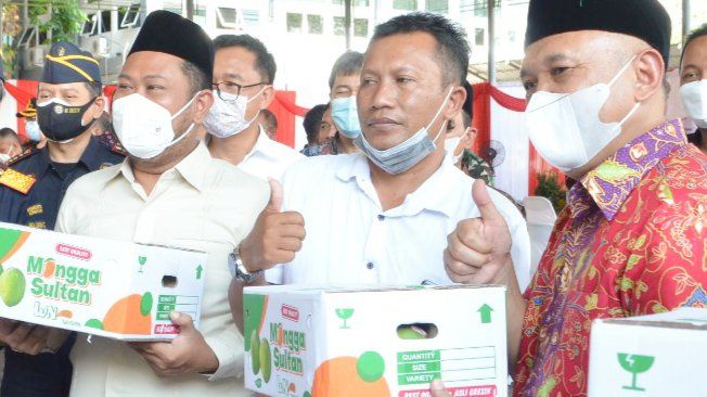 Menkop UMKM Lepas Ekspor Mangga Petani Gresik ke Singapura