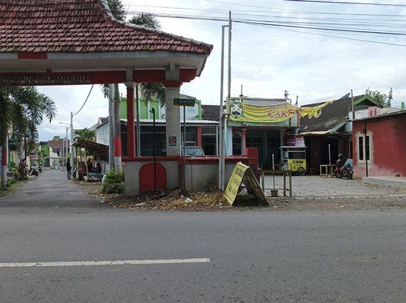 Aset Pemerintah, Kantor DPC PPP Jember Berubah Jadi Toko dan Kafe