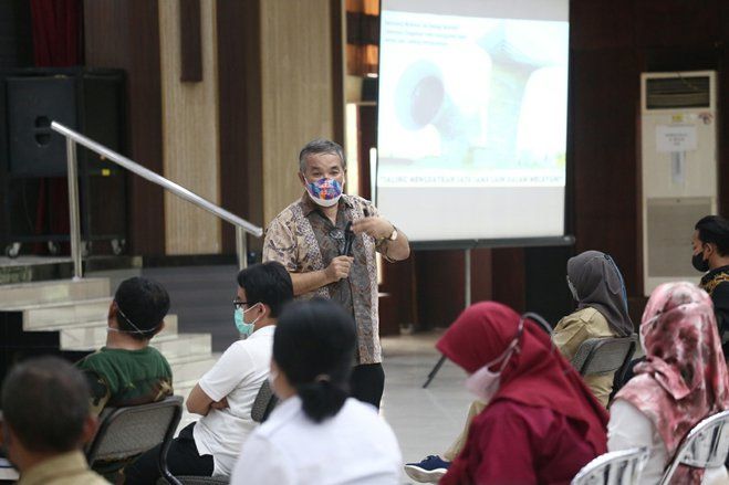 Jaga Semangat, Nakes di Surabaya Ikuti Sharing dengan Motivator Nasional