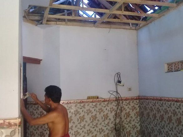 Atap Rumah Warga Probolinggo Runtuh Tersambar Petir