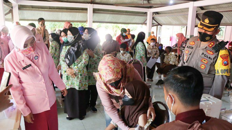 Siswa SLB Kemala Bhayangkari Gresik Divaksin Covid-19