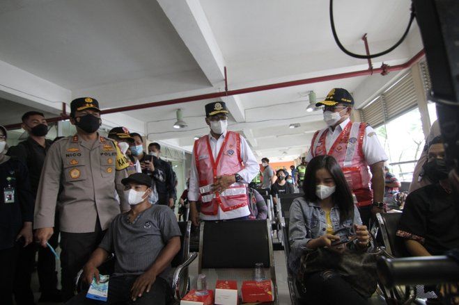 Menhub Tinjau Prokes dan Fasiitas Vaksinasi di Terminal Purabaya