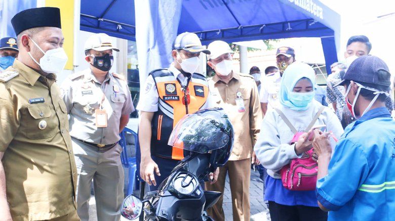 Gresik Terapkan Parkir Nontunai, Jukir Terima Uang akan Disanksi