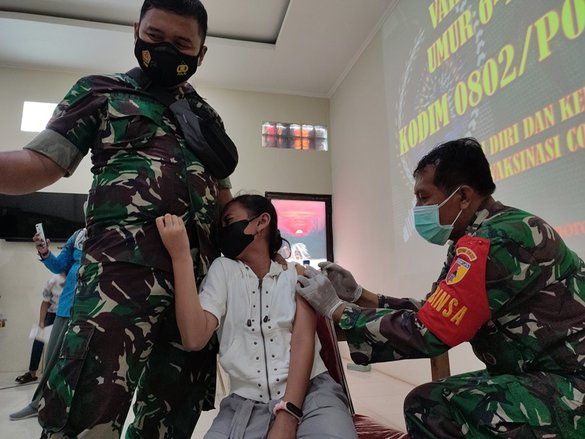 Beri Contoh Vaksin Covid Aman, Anak-Anak Anggota Kodim Ponorogo Divaksin