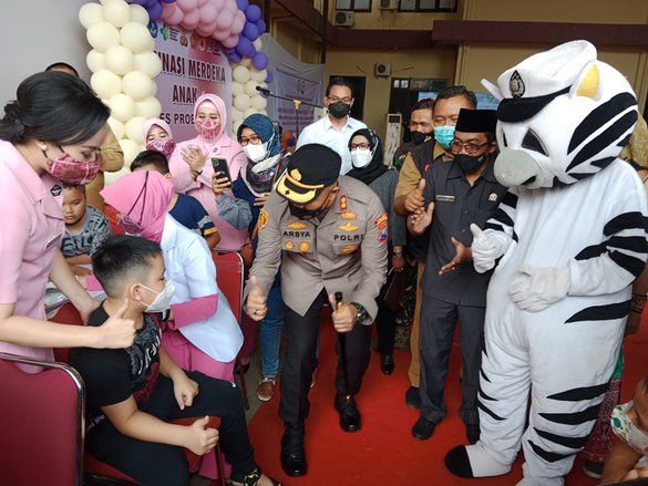 Tarik Minat Vaksinasi Anak, Mapolres Probolinggo Buat Wahana Bermain