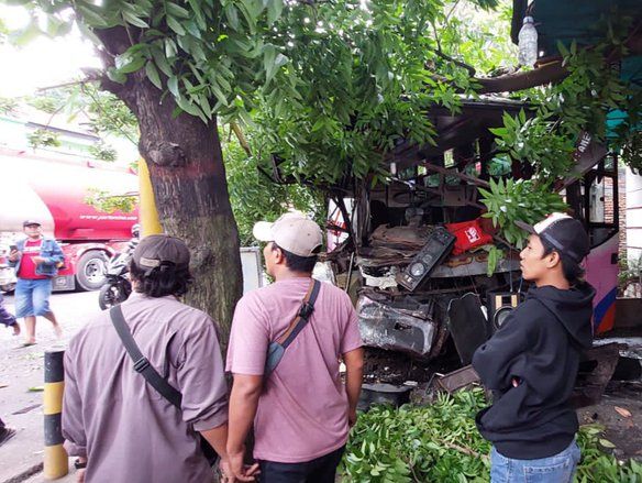 Kecelakaan Beruntun di Pusat Kota Probolinggo Libatkan Tujuh Kendaraan