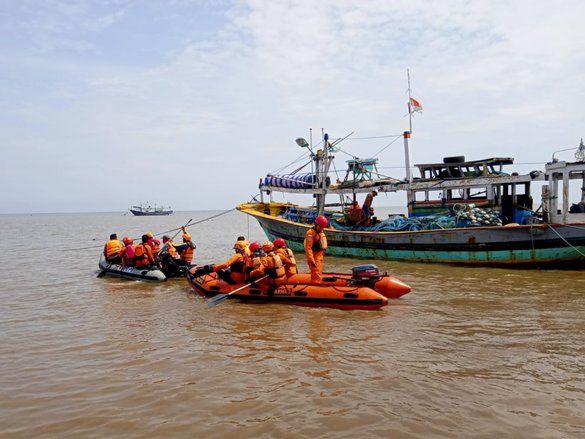 Nelayan Terjatuh saat Tarik Jaring di Laut Probolinggo Belum Ditemukan