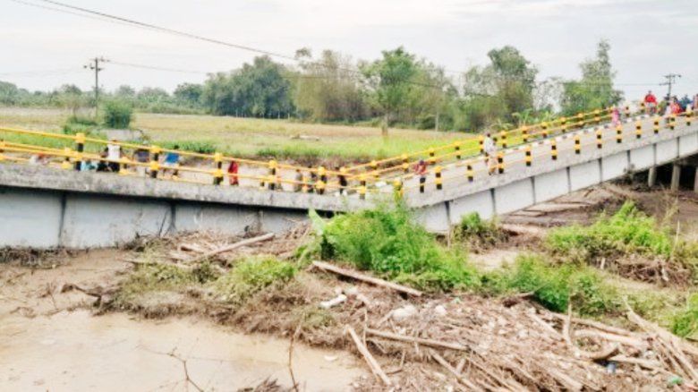 Penyebab Amblesnya Jembatan Kacangan Gresik akibat Faktor Alam
