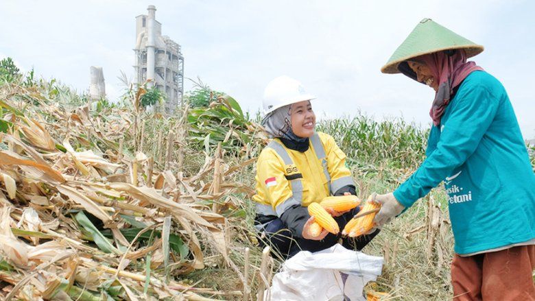 Semen Gresik Sediakan Lahan dan Pendampingan pada 361 Petani Pesanggem
