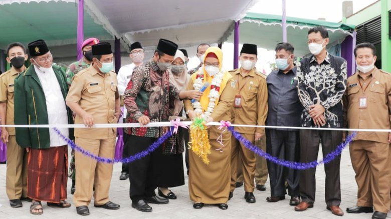 SMPN 33 Gresik Diresmikan, Honor Guru non-PNS akan Dinaikkan 