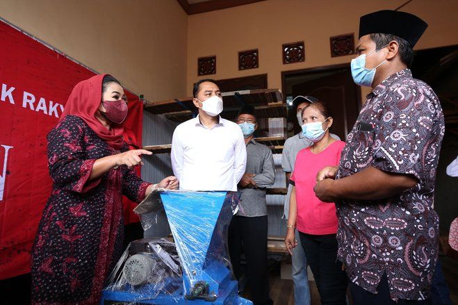 Ketua DPR RI Bantu Alat Produksi di Kampung Tempe Sukomanunggal Surabaya