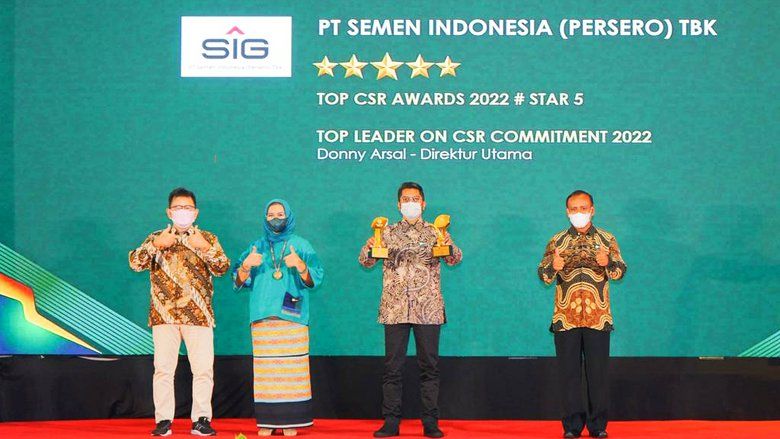 SIG Terima Penghargaan <em>Top Leader on CSR Commitment</em> dan <em>Top CSR Awards 2022</em>