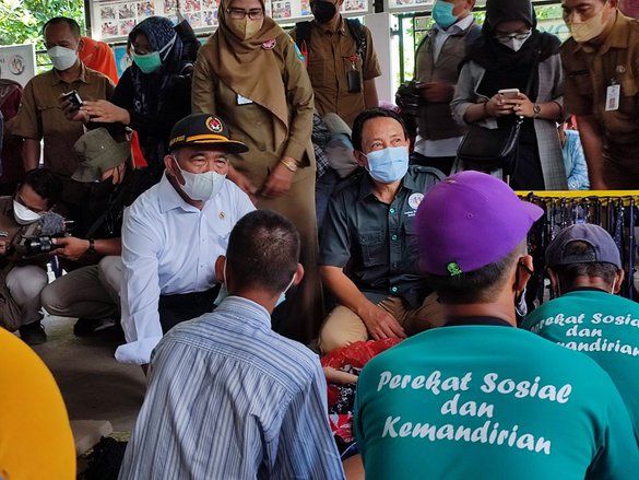 Menko PKM Muhadjir Puji Pengurus Rumah Kasih Sayang Desa Krebet Ponorogo