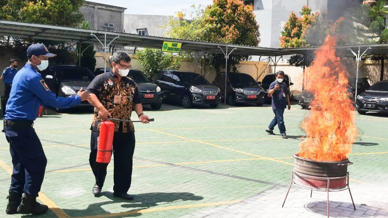 Antisipasi Kebakaran, PN Gresik dan Dinas Damkar Gelar Simulasi Kebakaran