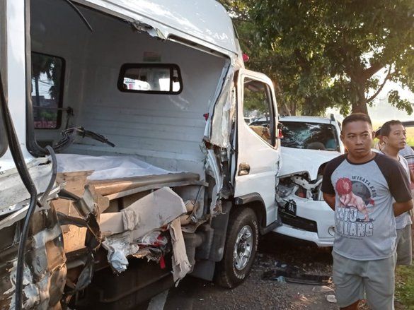 Mobil Jenazah Terlibat Kecelakaan Karambol di Jalur Pantura Probolinggo