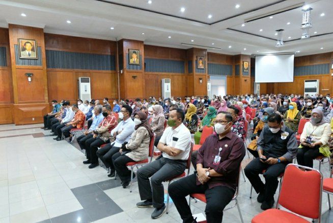 Pejabat hingga Lurah di Surabaya Dipersilakan Mundur Jika Tak Penuhi Target