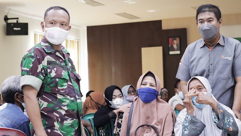 Kodim 0817 Gresik dan Klinik Mata KMU Gelar Operasi Katarak Gratis