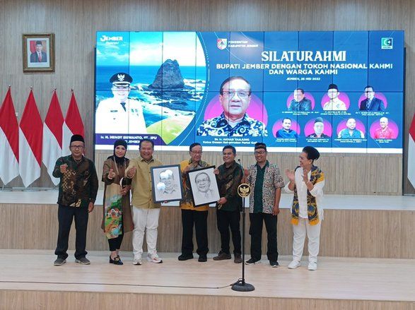 Akbar Tanjung Ajak Kader HMI Ikut Majukan Jember