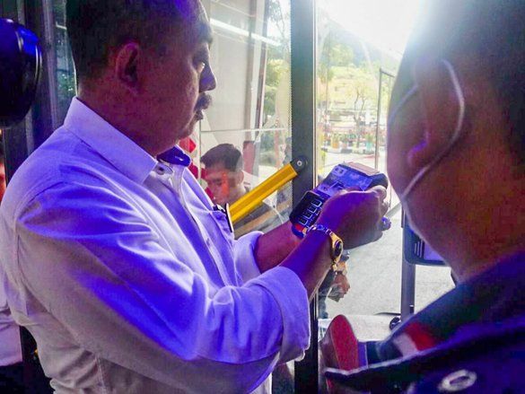 Metode Pembayaran Baru Suroboyo Bus Gunakan <em>Tap On Bus</em>