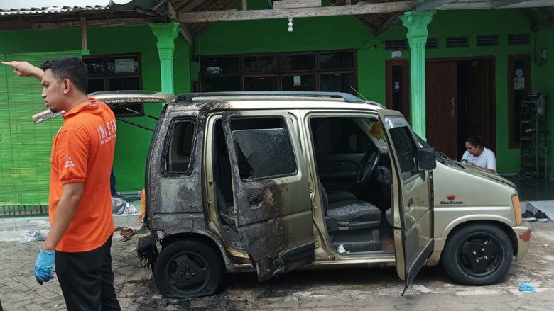 Mobil Pegiat Antikorupsi di Probolinggo Diduga Dibakar