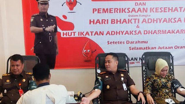 Kejari Gresik Rangkai HBA ke-62 Dengan Donor Darah