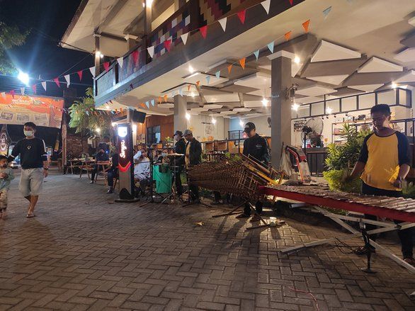 HUT RI, Resto di Mojokerto Sajikan Menu Tradisional dan Lomba Khas Kemerdekaan