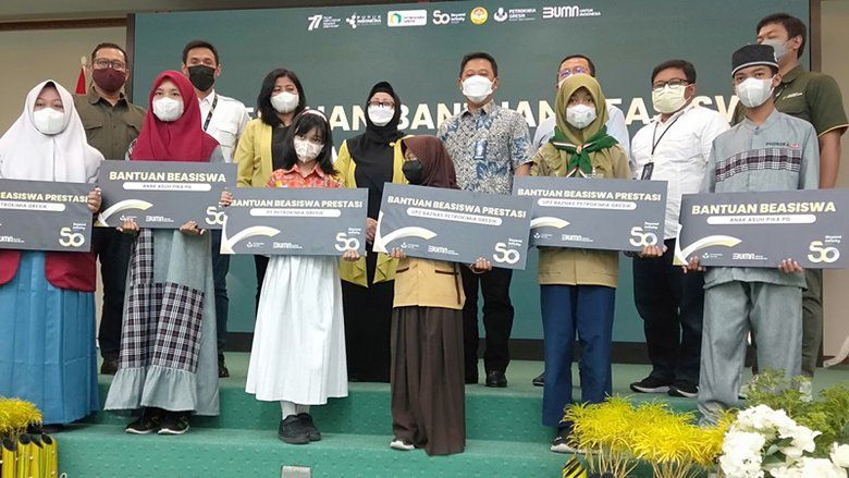 Bantu Biaya Pendidikan, Petrokimia Gresik Berikan Beasiswa Anak Asuh