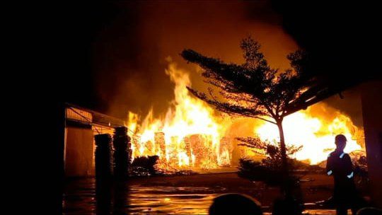 Pabrik Pengolahan Kayu Sengon Anugerah di Probolinggo Terbakar&nbsp;