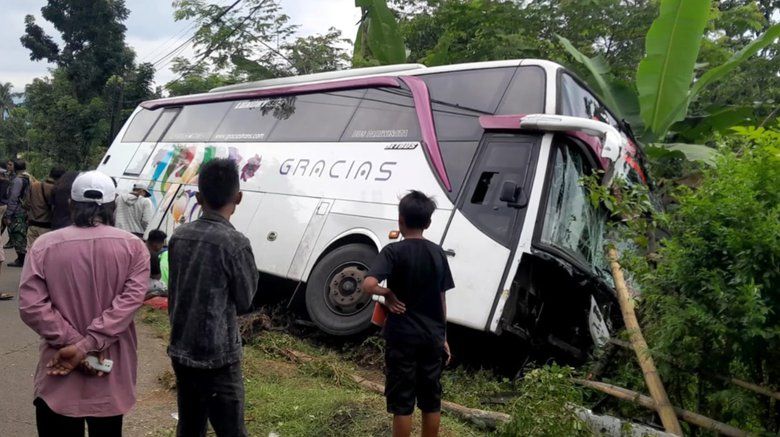 Begini Kronologi Bus Tabrak Sejumlah Kendaraan di Jalur Wisata Bromo, Jalan Raya Lumbang