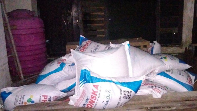 <strong>Warga Gerebek Mafia Pupuk di Dua Lokasi Wilayah Besuk Kabupaten Probolinggo</strong>  