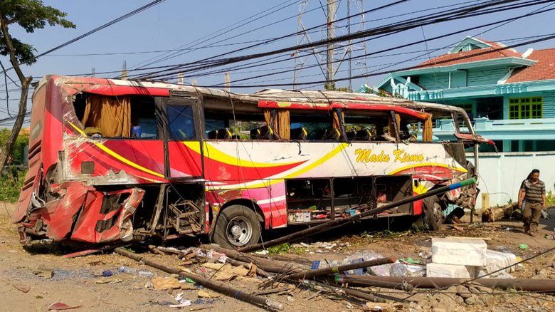 Kecelakaan Bus Madu Kismo di Jalur Pantura Probolinggo, 2 Tewas dan 6 Luka-luka
