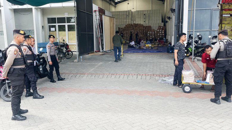 Polres Gresik Jaga Ketat Gudang Logistik Pemilu 2024