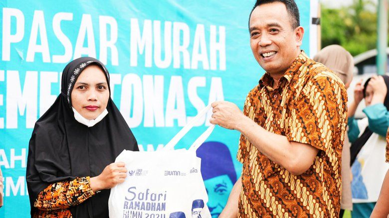 SIG Salurkan 6.000 Paket Sembako dan Gelar Pasar Murah