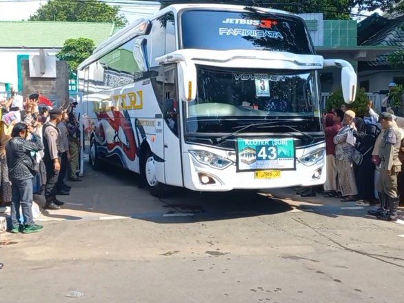 Lepas Jemaah Haji, Pj Wali Kota Probolinggo dan Kapolres Kumandangkan Azan dan Iqomah
