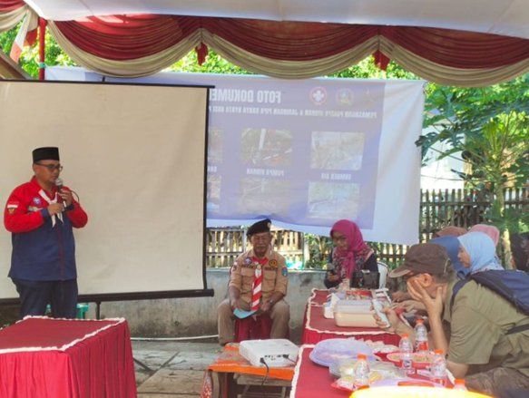 Pramuka Bangun Pompa Hidran Penyuplai Air Bersih di Desa Lumbang Probolinggo