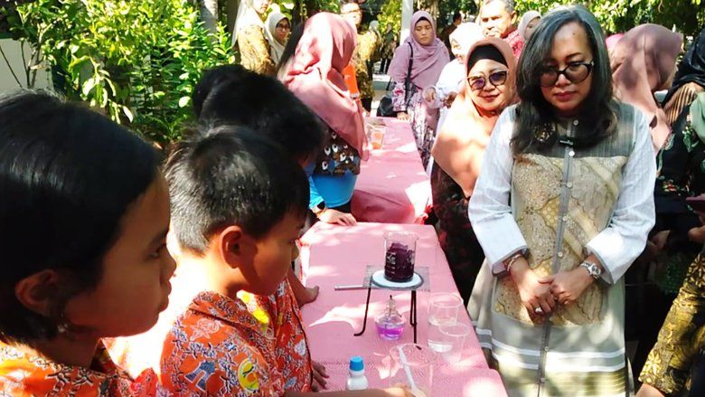 PIKA Petrokimia Gresik Beri Bantuan ke Enam SD dan Dua SLB