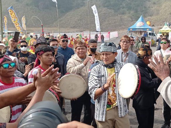 Hadiri Eksotika Bromo, Sandiaga Uno Bacakan Memori Bromo