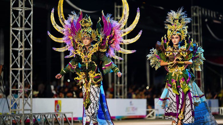 Pupuk Indonesia dan Petrokimia Tampilkan Dua Busana Bekas Kantong Pupuk di Jember Fashion Carnaval