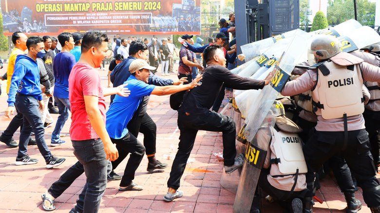 Kapolres Gresik Pimpin Simulasi Pengamanan Kerusuhan Pilkada 2024