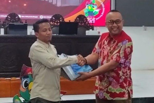 Jadi Acuan Calon Bupati, Pemkab Probolinggo Serahkan RPJPD dan RPJMD ke KPU