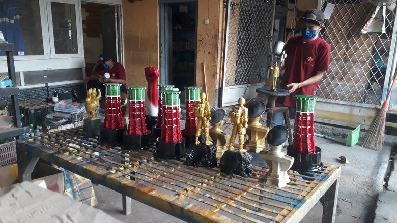 Menjelang 17 Agustus, Piala dan Trofi Unik Khas Jombang Jadi Incaran Nasional